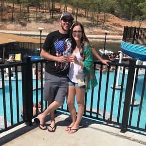 Meet your Posher, Raquel